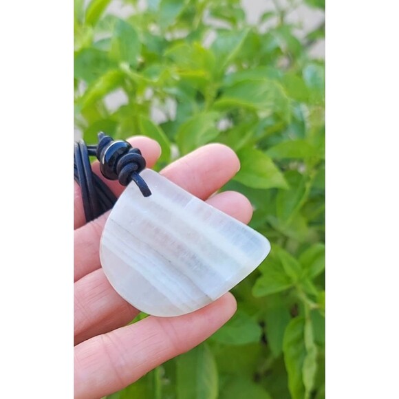 Mexican Onyx Necklace Worry Stone Pendant Leather Cord - Picture 2 of 2